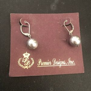 Premier pearl earrings